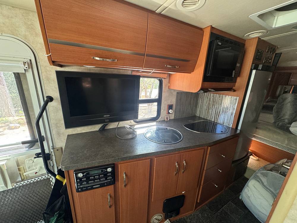 2011 Itasca Navion IQ 24G in scotts valley CA
