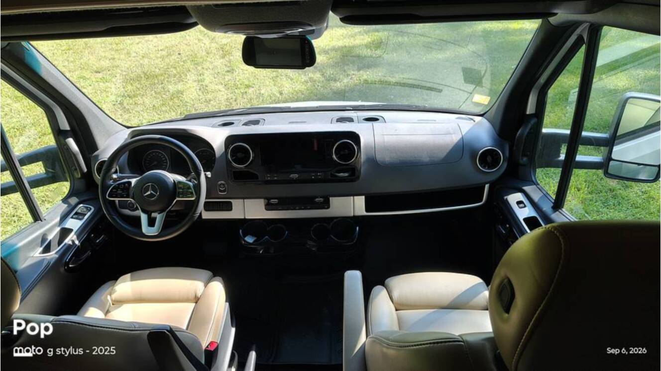 A photo of this 2025 Airstream Atlas Murphy Suite
