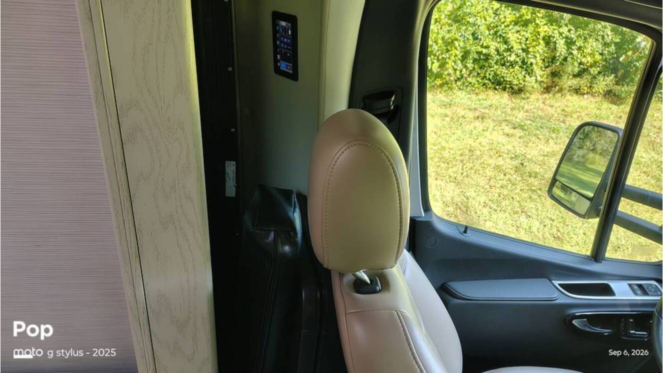 A photo of this 2025 Airstream Atlas Murphy Suite