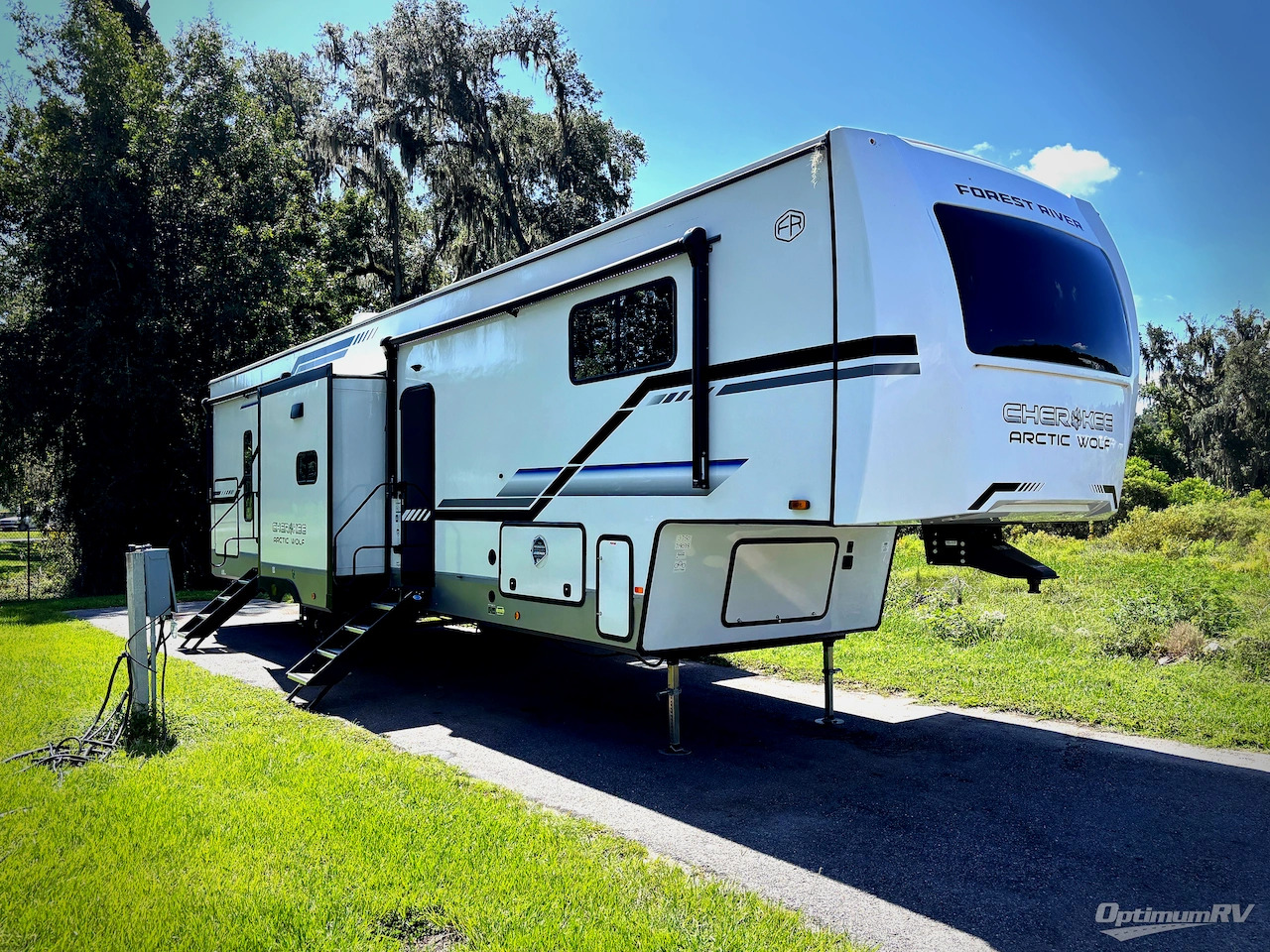 2025 Forest River Cherokee Arctic Wolf Suite 3750SUITE in ocala FL