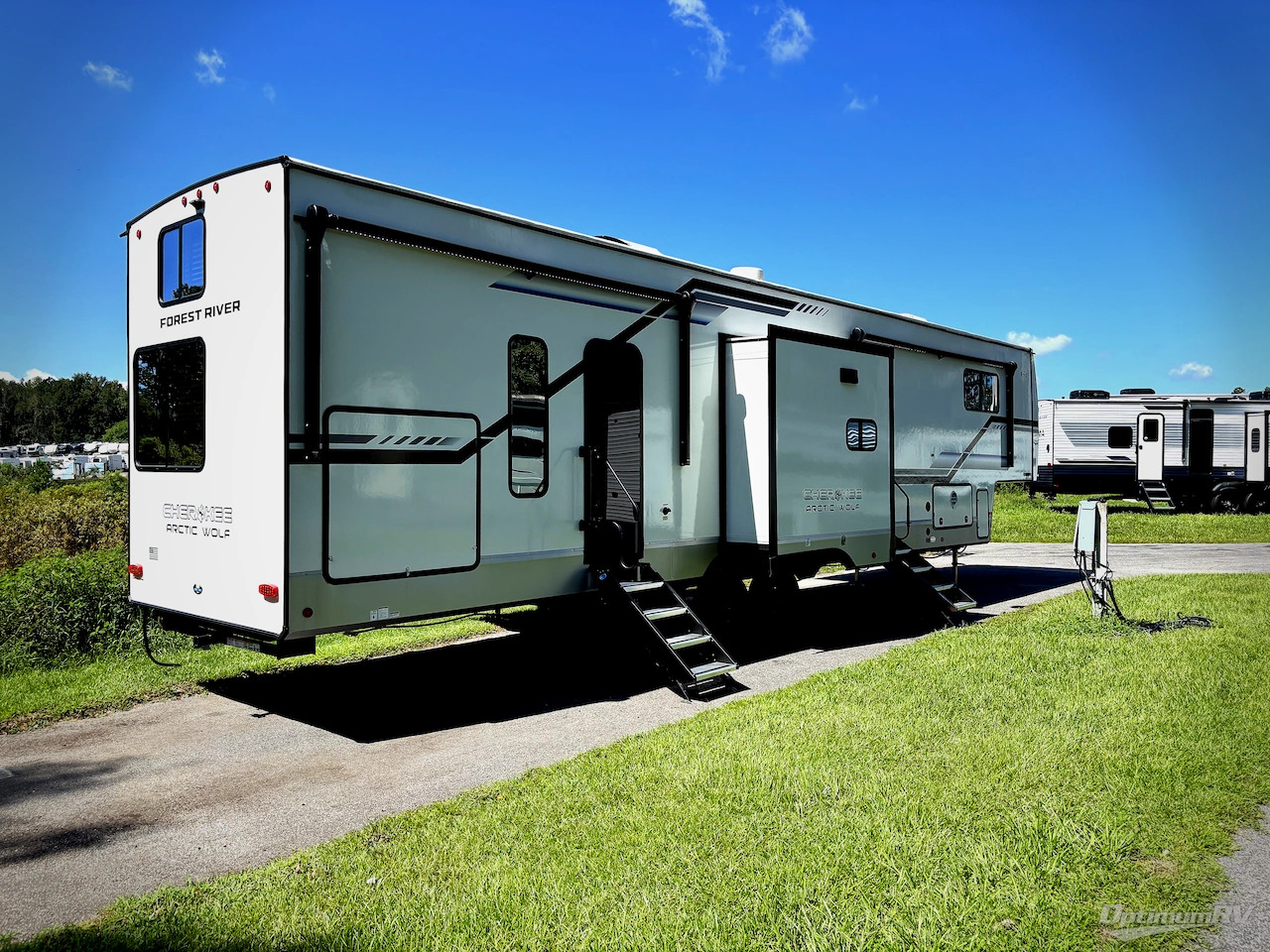 2025 Forest River Cherokee Arctic Wolf Suite 3750SUITE in ocala FL