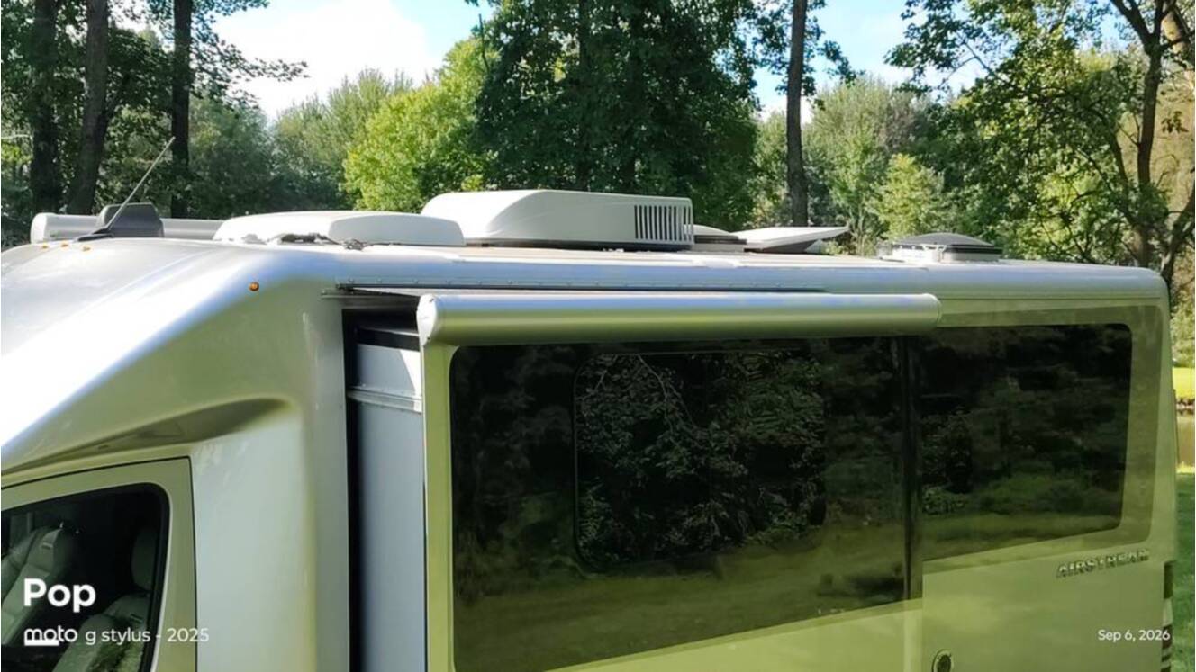 A photo of this 2025 Airstream Atlas Murphy Suite