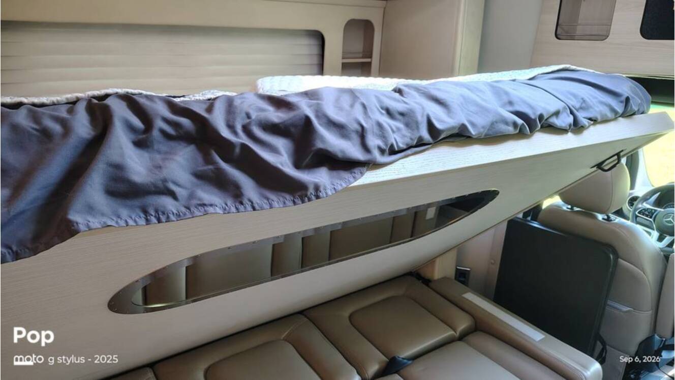 A photo of this 2025 Airstream Atlas Murphy Suite