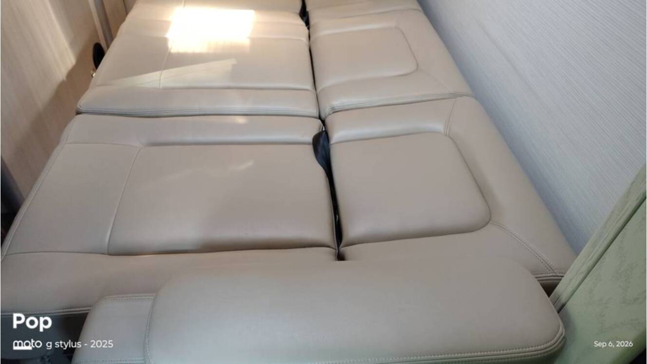 A photo of this 2025 Airstream Atlas Murphy Suite