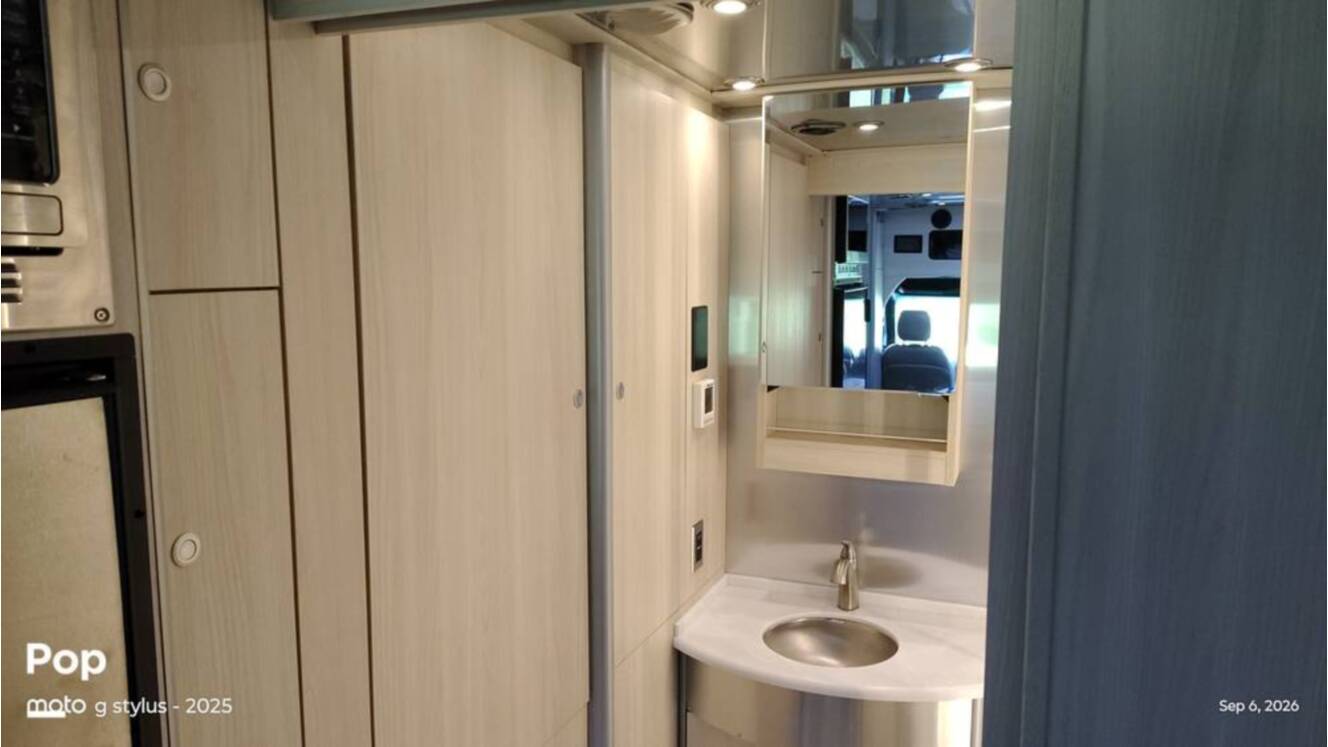 A photo of this 2025 Airstream Atlas Murphy Suite