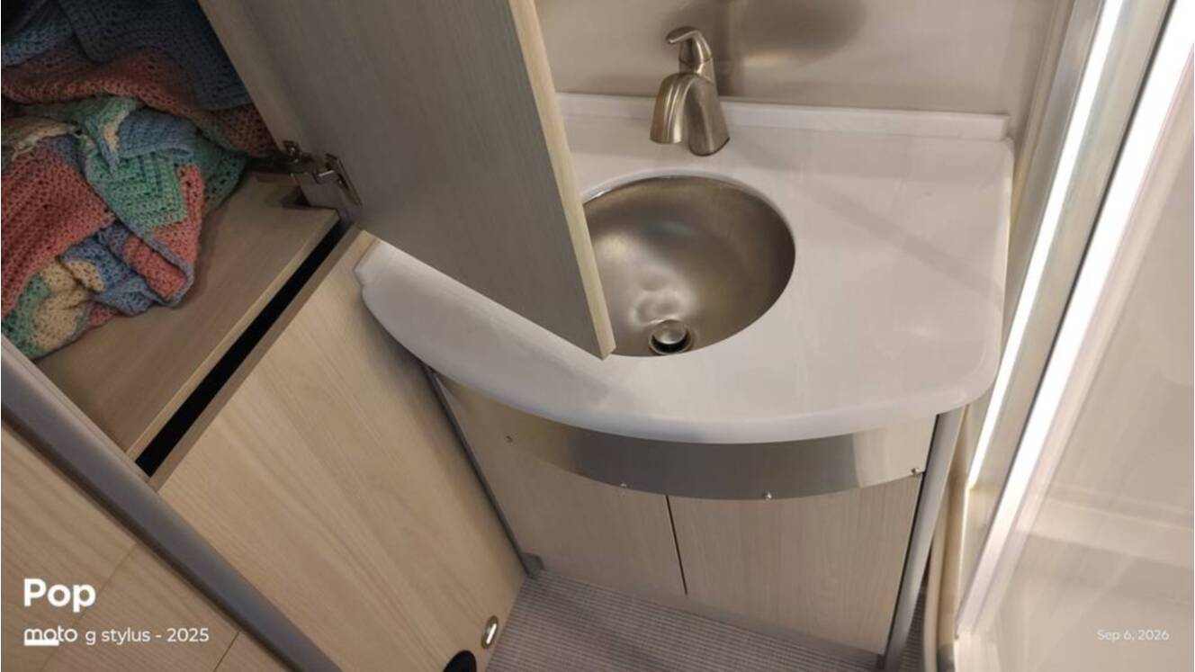 A photo of this 2025 Airstream Atlas Murphy Suite