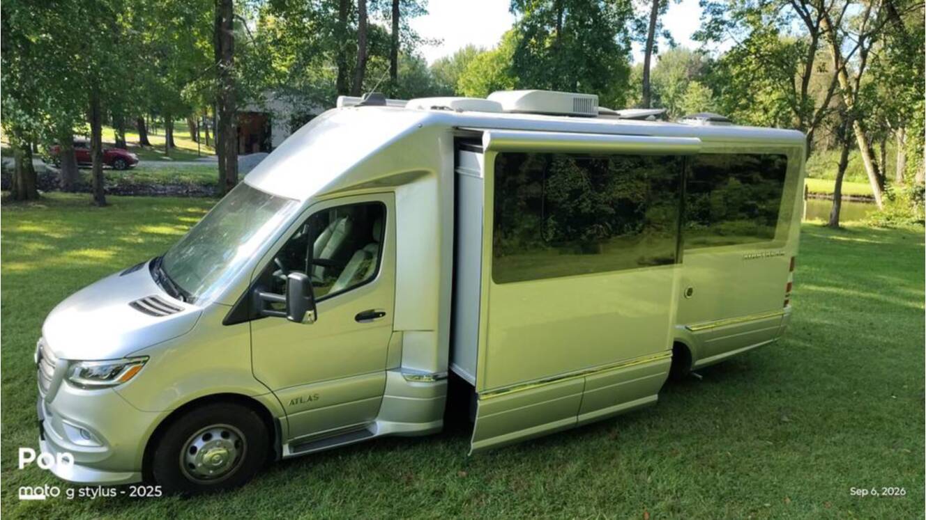 A photo of this 2025 Airstream Atlas Murphy Suite
