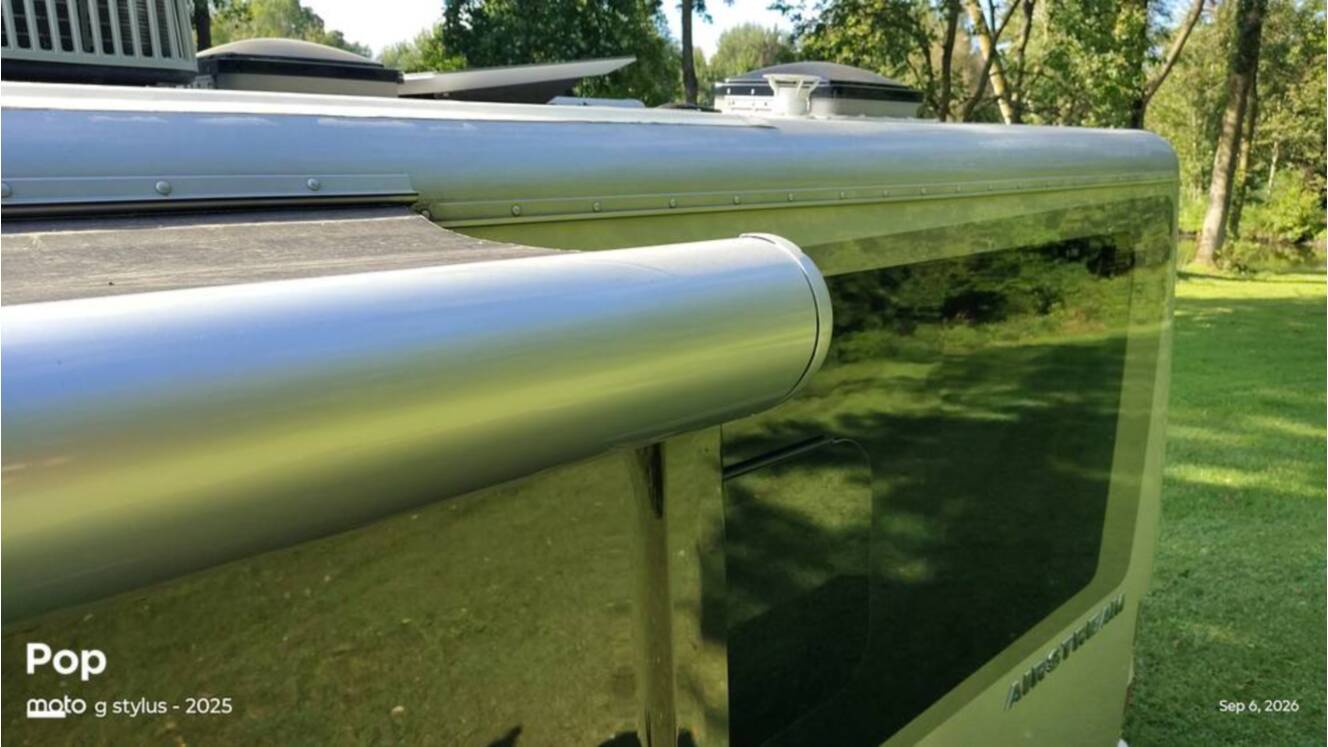 A photo of this 2025 Airstream Atlas Murphy Suite