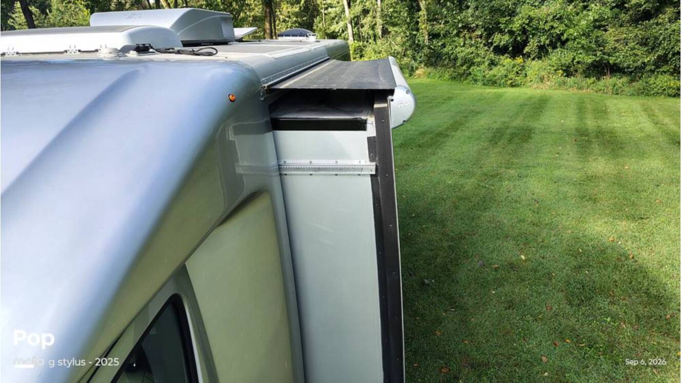A photo of this 2025 Airstream Atlas Murphy Suite