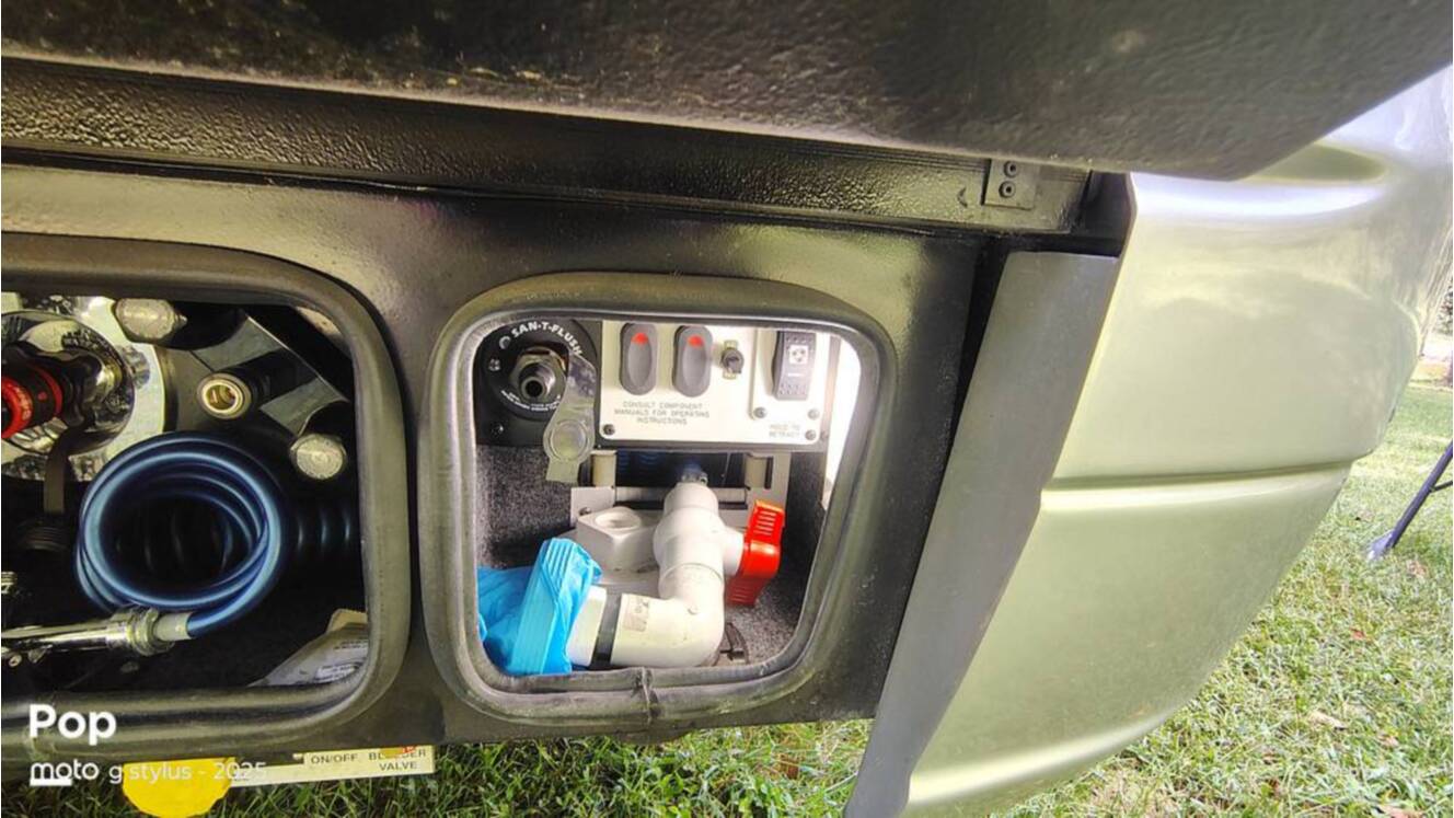 A photo of this 2025 Airstream Atlas Murphy Suite