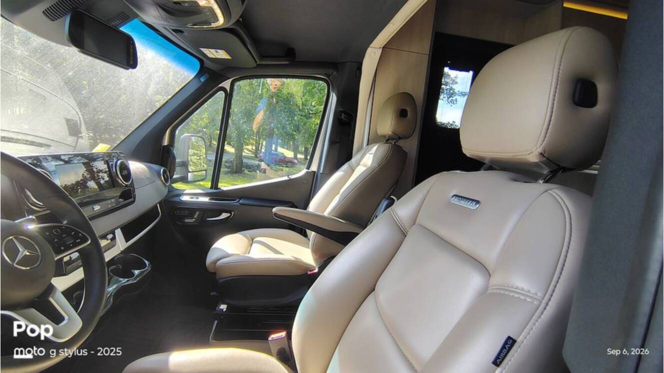 A photo of this 2025 Airstream Atlas Murphy Suite