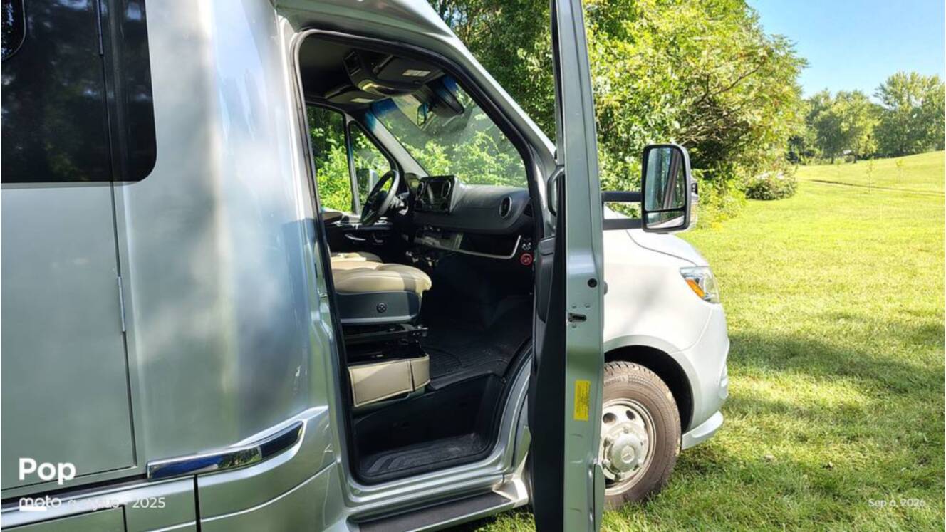 A photo of this 2025 Airstream Atlas Murphy Suite
