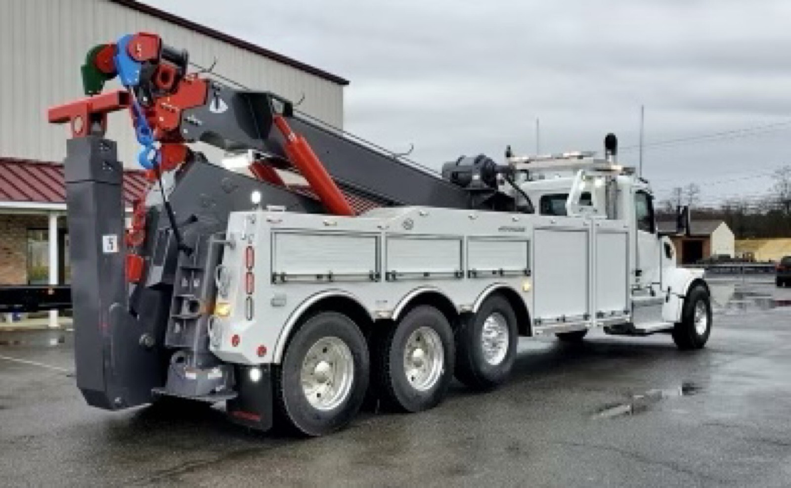 2023 Peterbilt 567 in Miami, FL