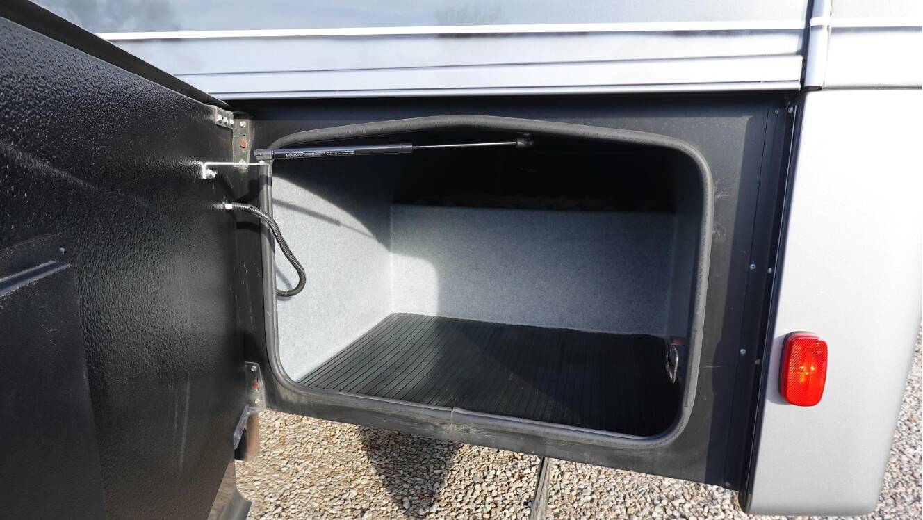 A photo of this 2024 Dynamax DX3 34KD