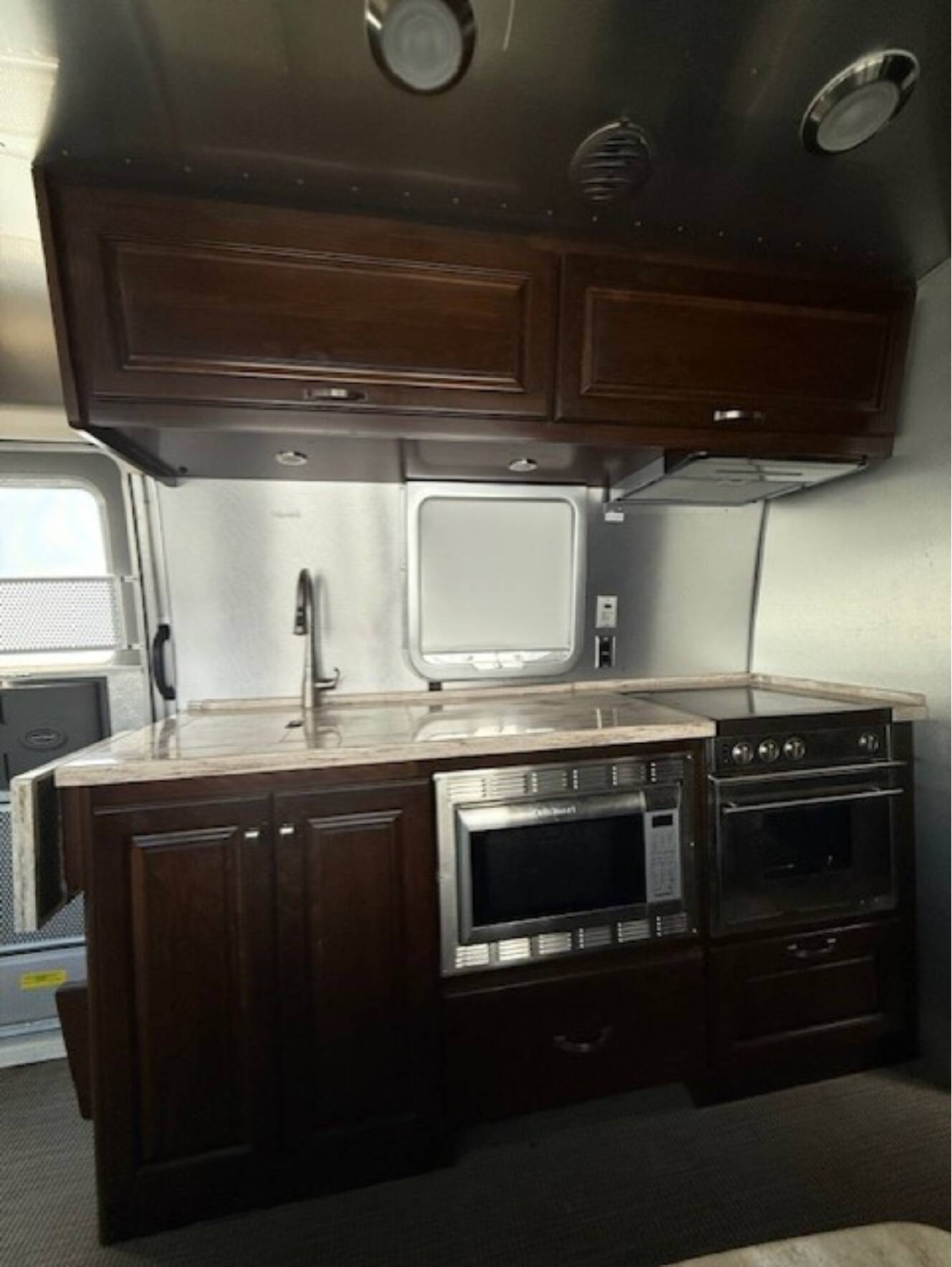 A photo of this 2018 Airstream CLASSIC 30RB QUEEN