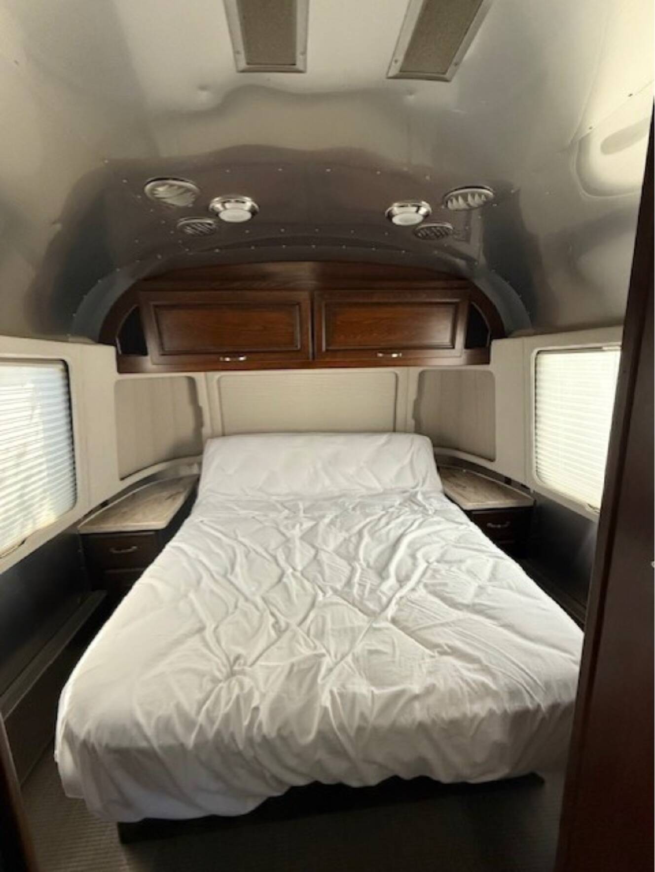 A photo of this 2018 Airstream CLASSIC 30RB QUEEN