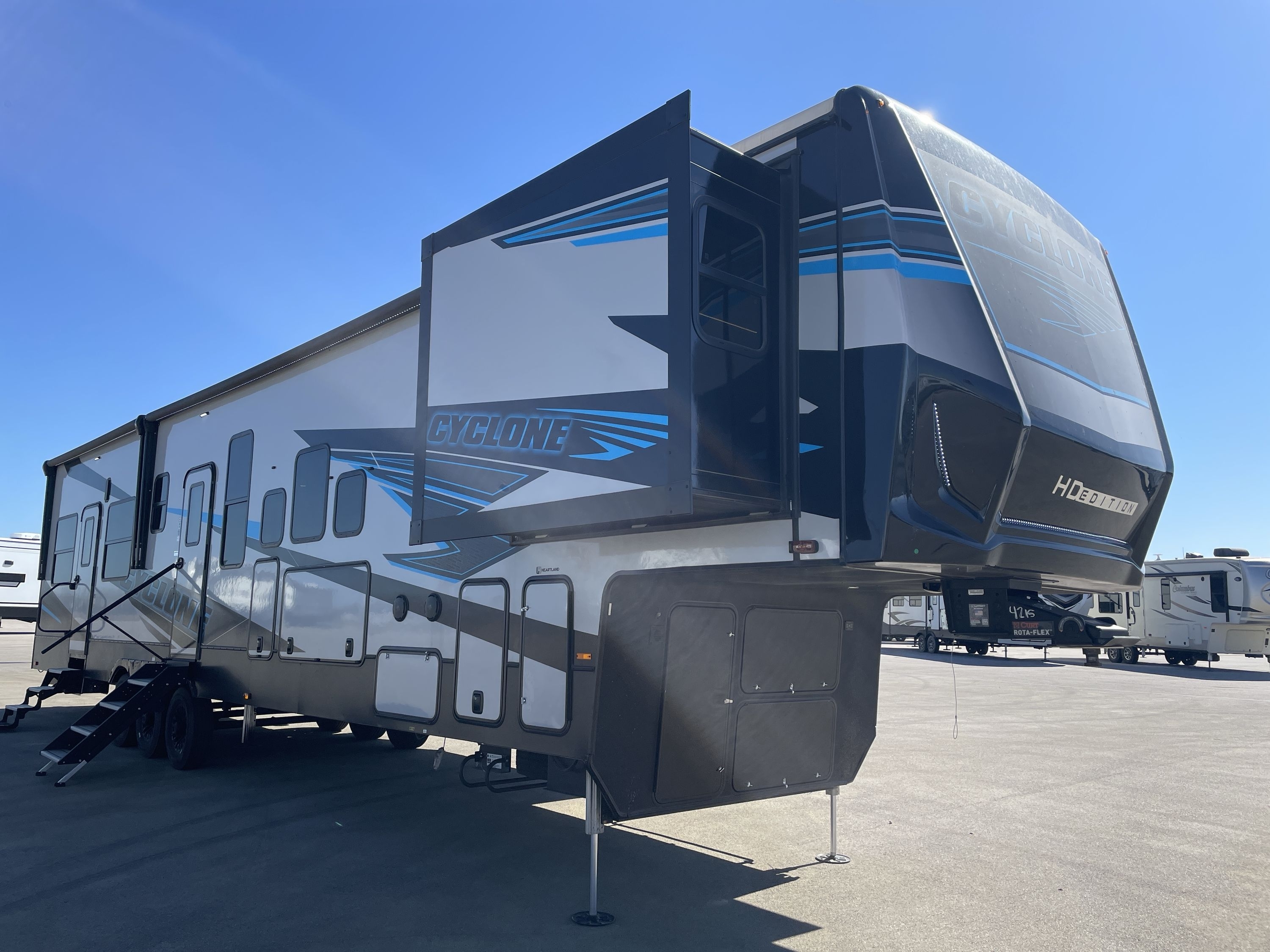 2025 Heartland CYCLONE 4215 Fifth Wheel Toy Hauler RV
