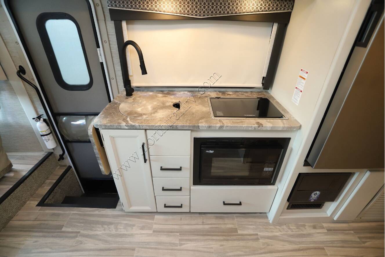 A photo of this 2023 Thor Axis 24.1