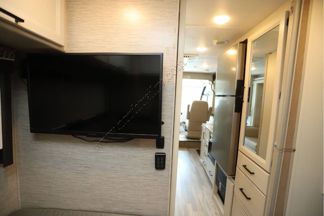 A photo of this 2023 Thor Axis 24.1