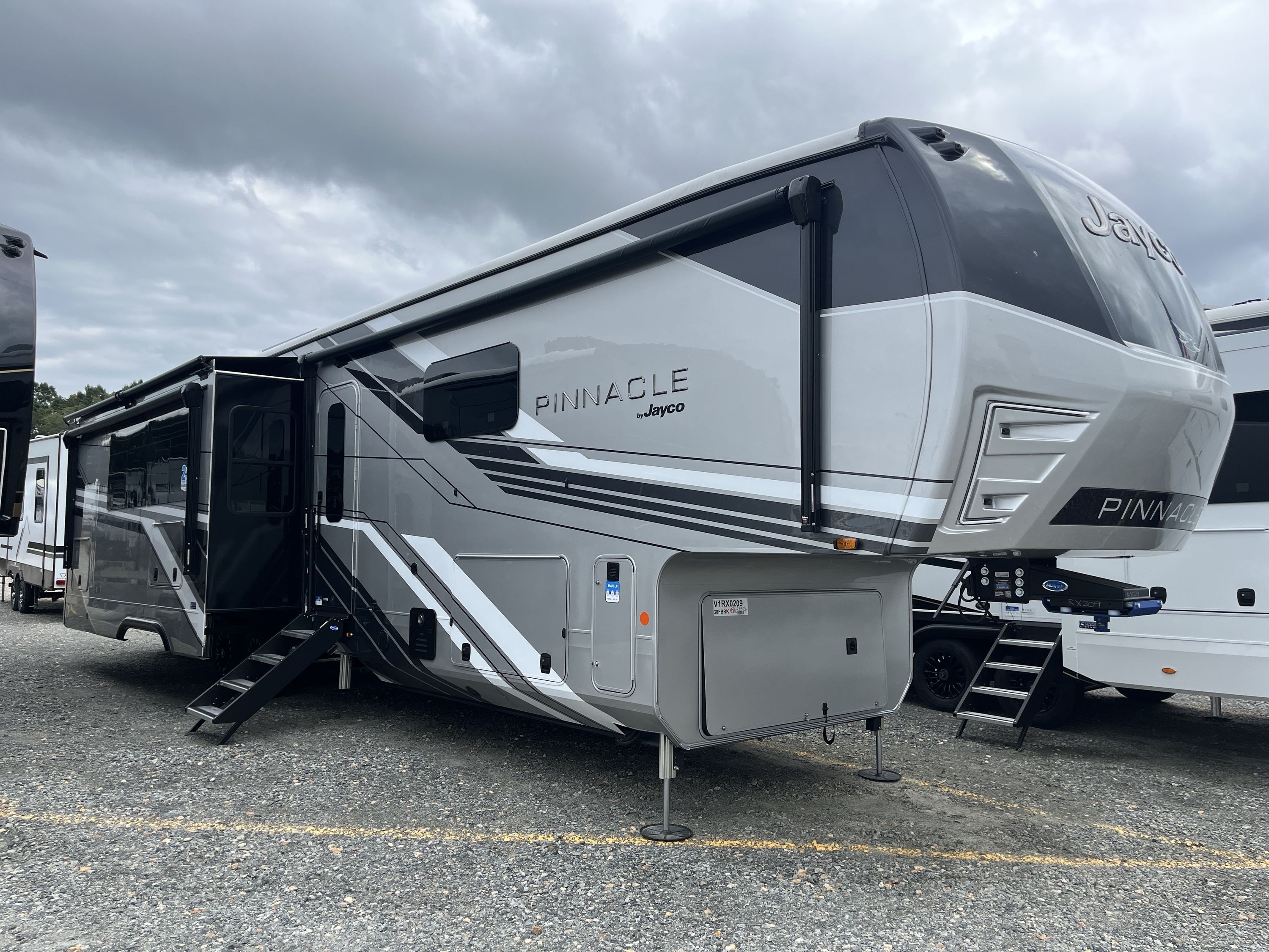 2027 Jayco PINNACLE 38FBRK in thornburg VA
