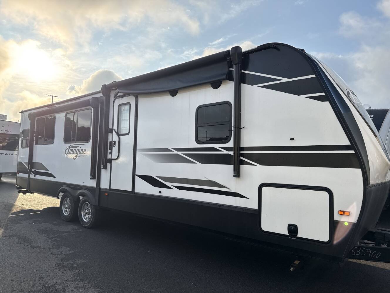 A photo of this 2022 Grand Design IMAGINE 2970RL