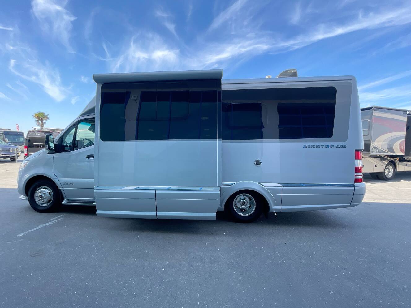 A photo of this 2022 Airstream ATLAS MURPHY SUITE
