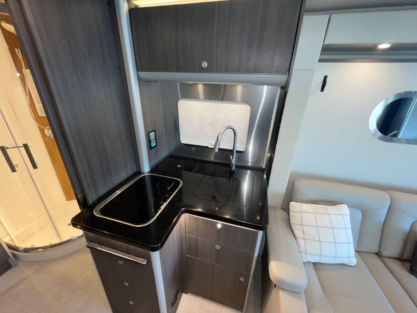 A photo of this 2022 Airstream ATLAS MURPHY SUITE