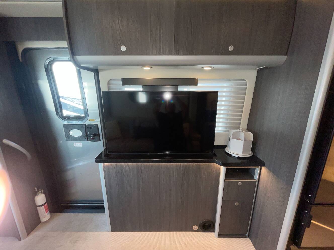 A photo of this 2022 Airstream ATLAS MURPHY SUITE