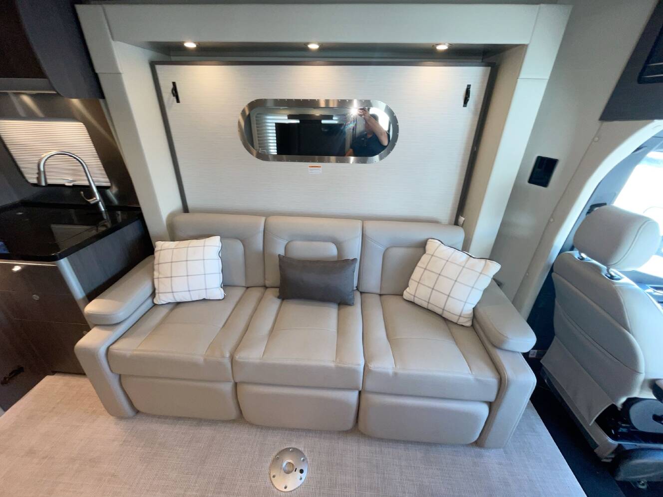 A photo of this 2022 Airstream ATLAS MURPHY SUITE