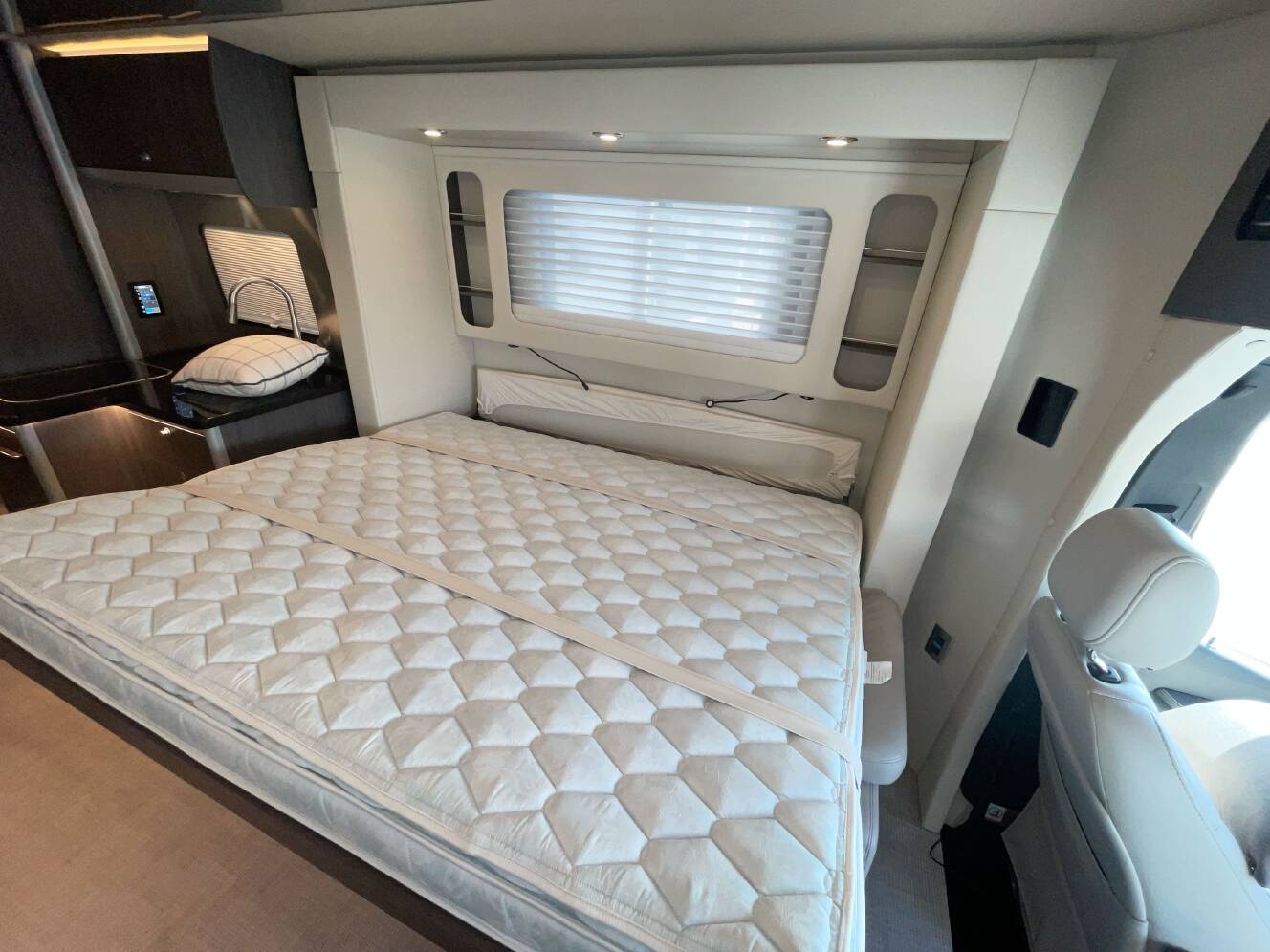 A photo of this 2022 Airstream ATLAS MURPHY SUITE