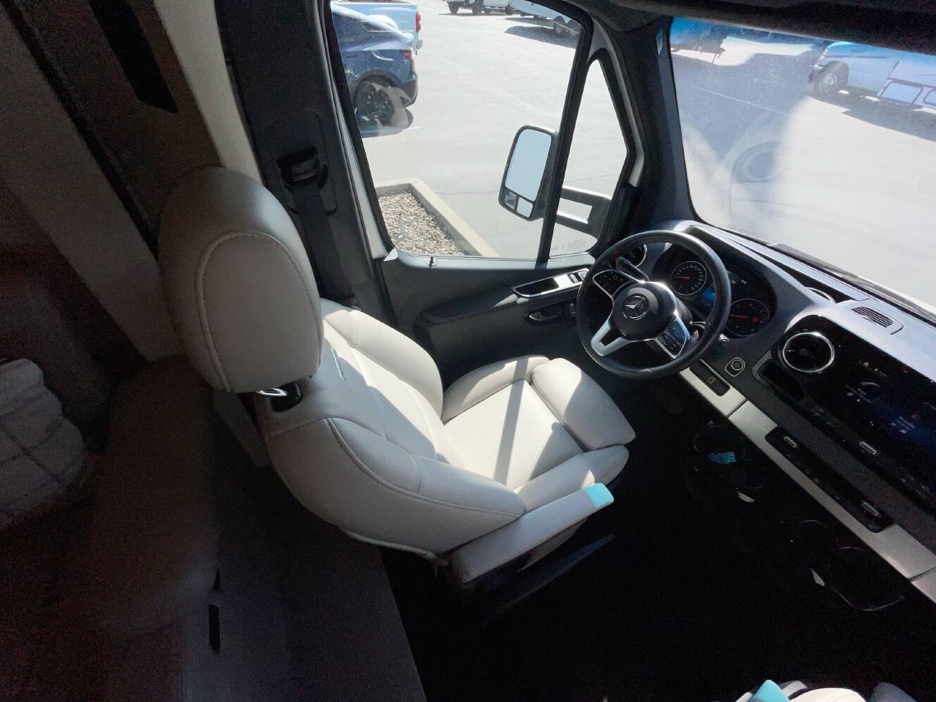 A photo of this 2022 Airstream ATLAS MURPHY SUITE