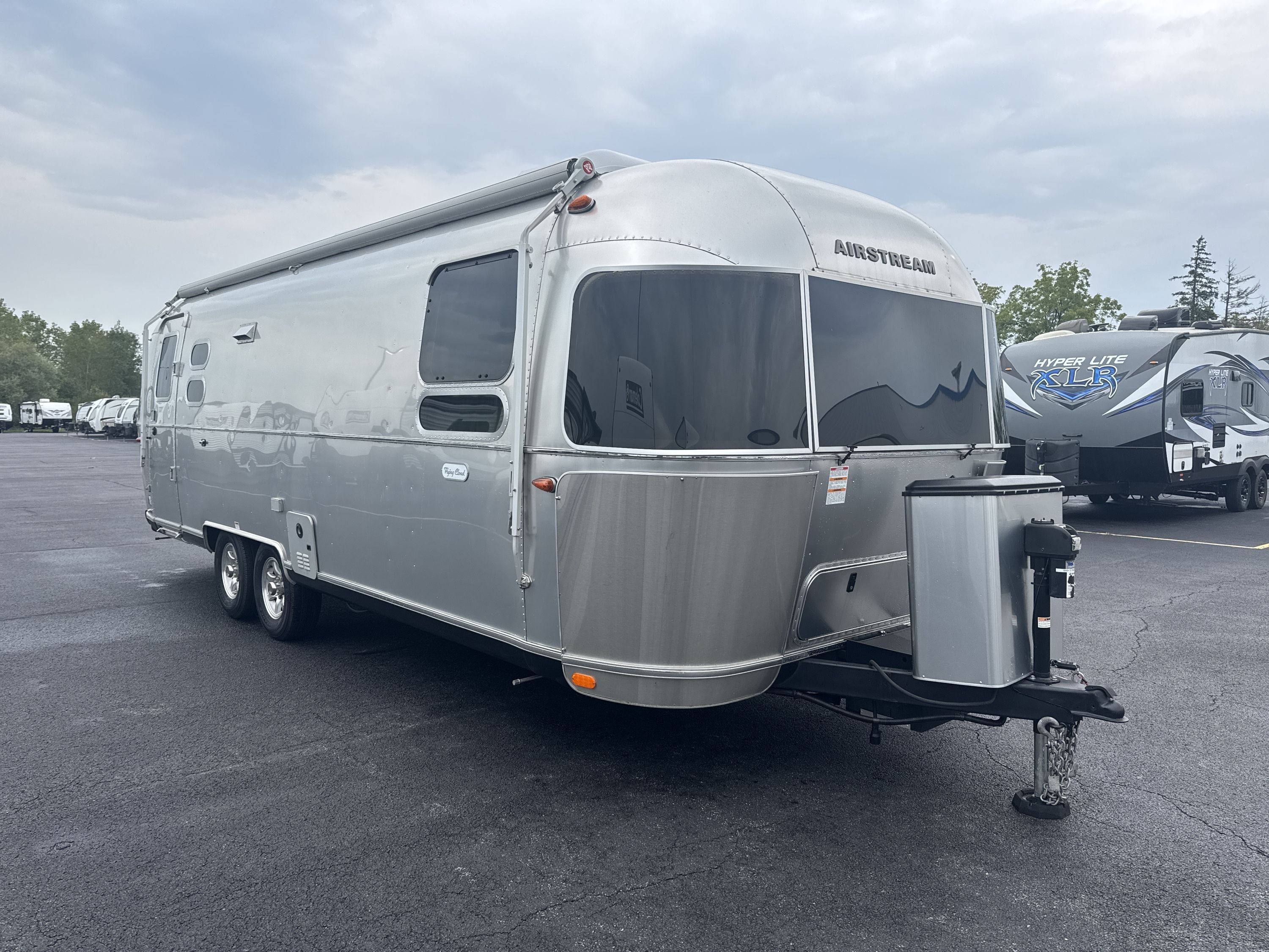 2022 Airstream FLYING CLOUD 27FB QUEEN in churchville NY