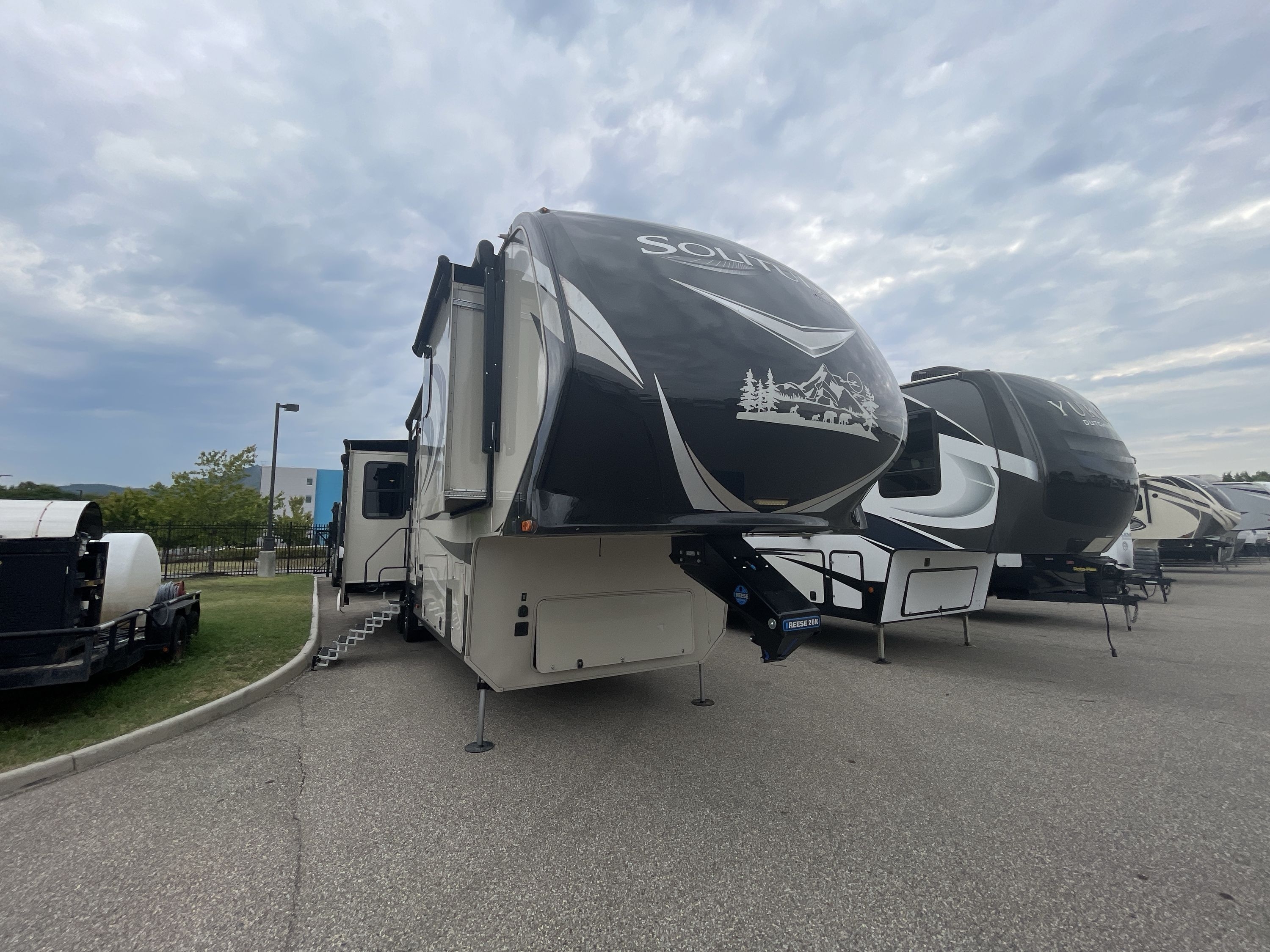2017 Grand Design SOLITUDE 384GK in roanoke VA