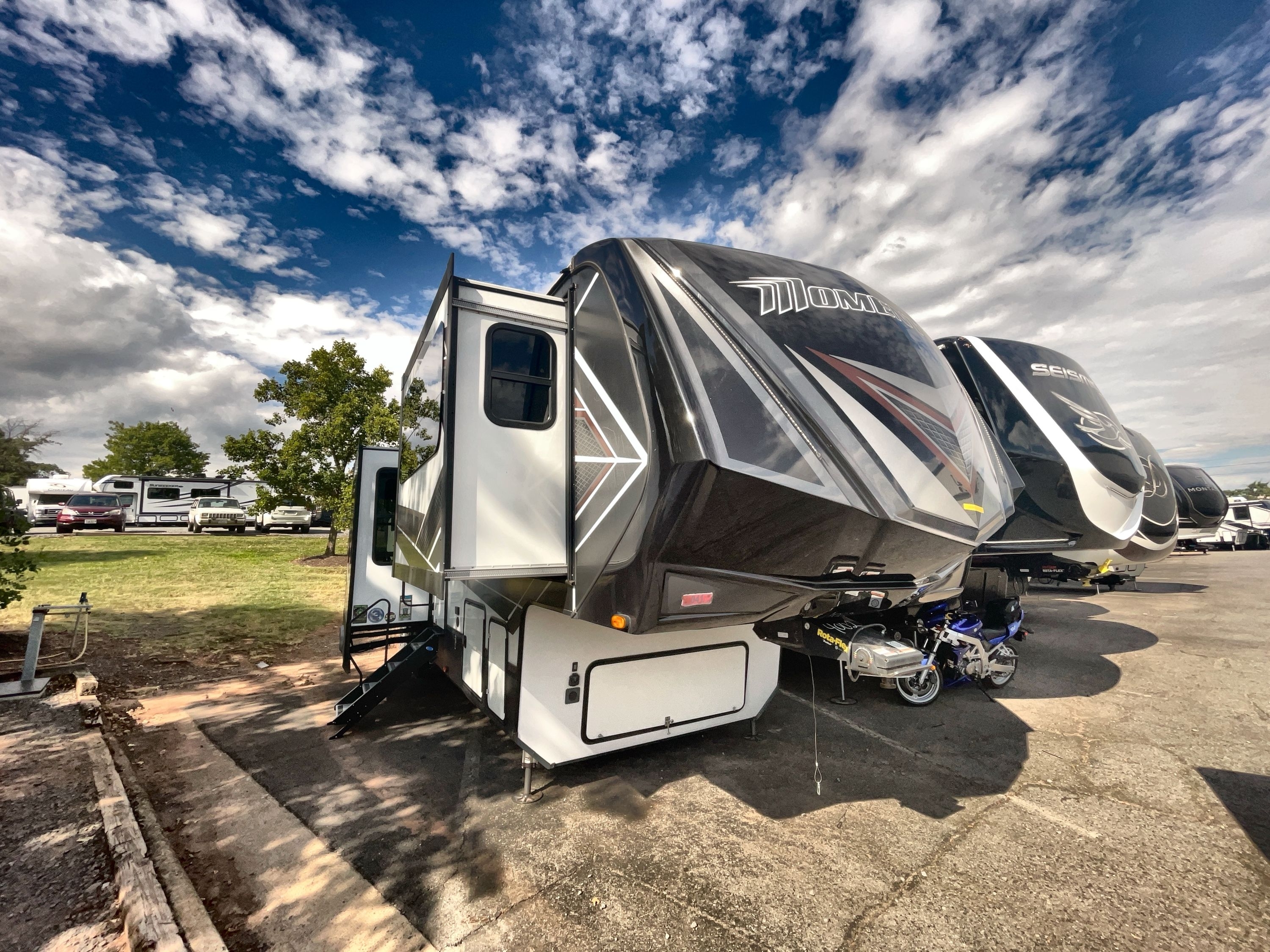 2019 Grand Design MOMENTUM 376TH in manassas VA
