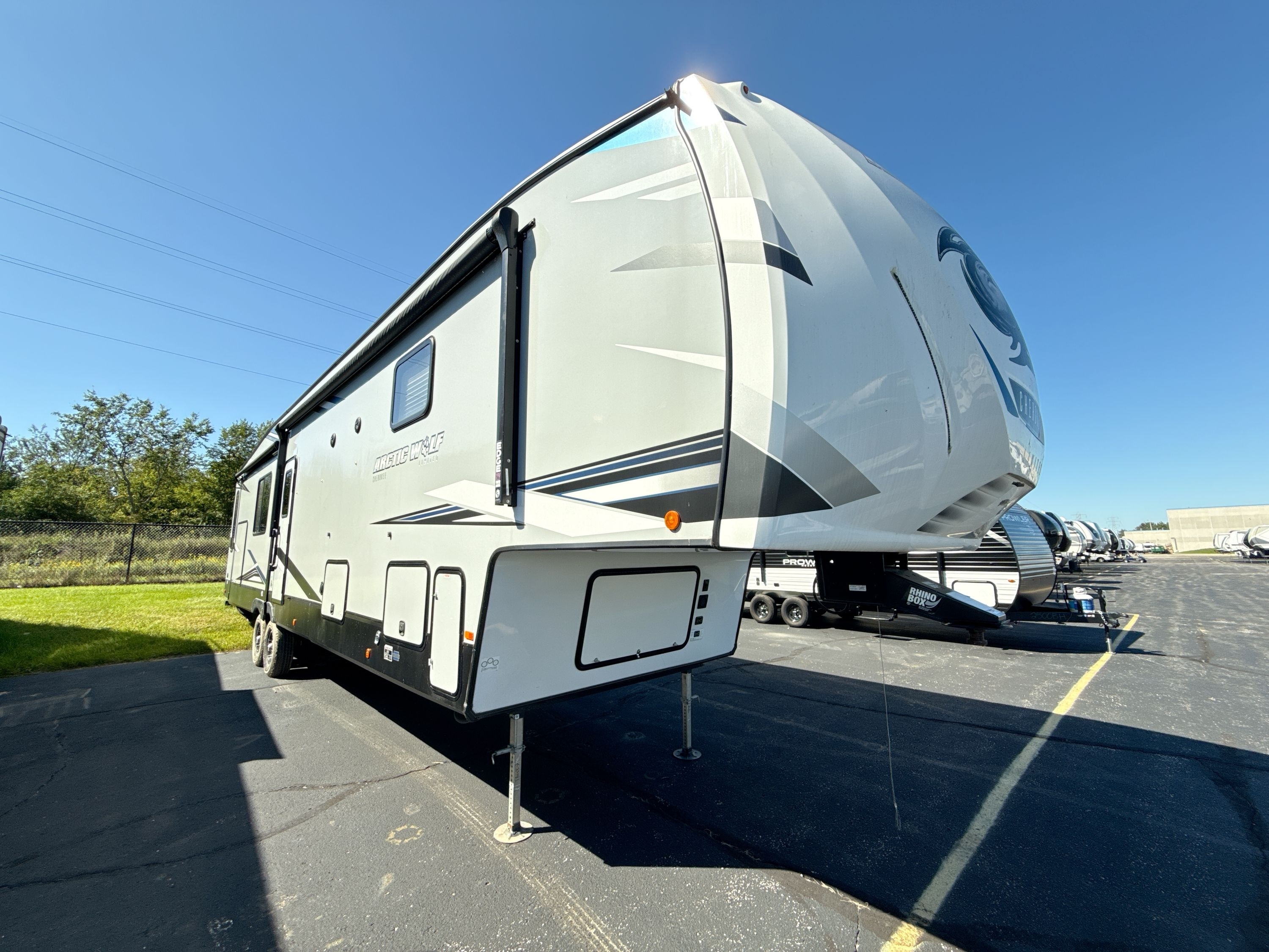 2022 Forest River ARCTIC WOLF 3660SUITE in birch run MI