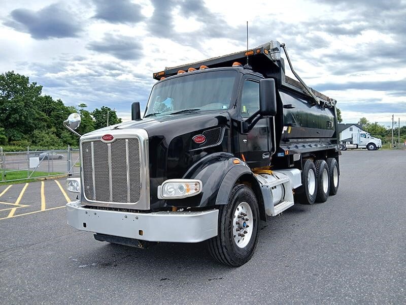 2016 PETERBILT 567 in Coopersburg, PA