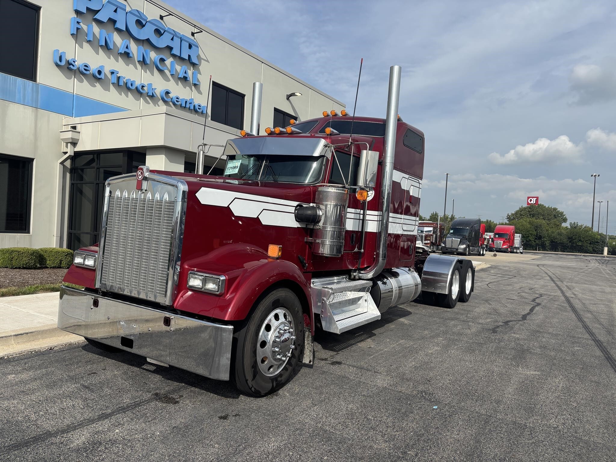 2025 KENWORTH W900 in Minooka, IL