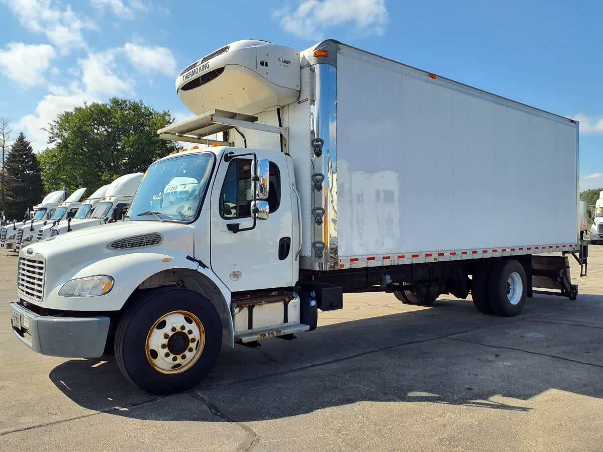 2020 FREIGHTLINER BUSINESS CLASS M2 106 in Oak Creek, WI