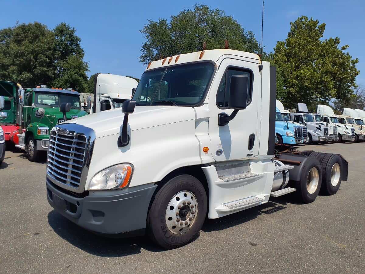 2016 FREIGHTLINER CASCADIA 125 in Springfield, MA