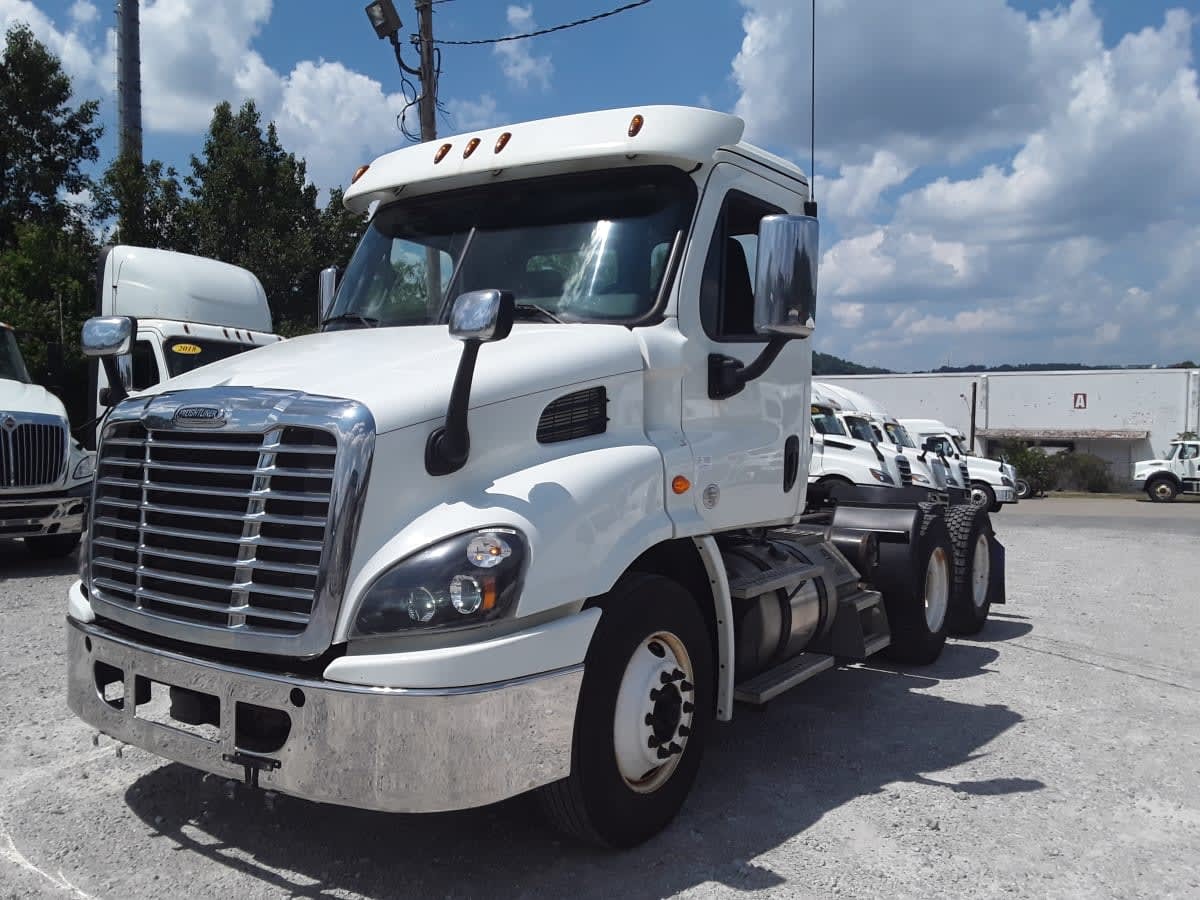 2019 FREIGHTLINER CASCADIA 113 in Pittsburgh, PA