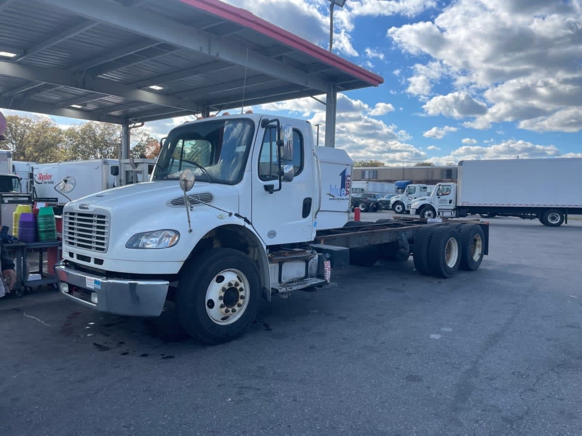 2016 FREIGHTLINER BUSINESS CLASS M2 106 in Farmingdale, NY