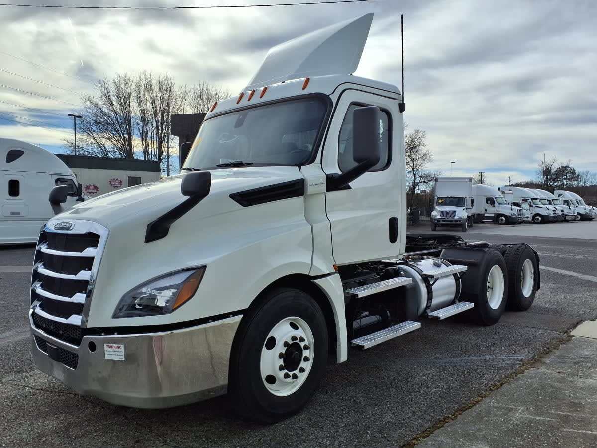 2020 FREIGHTLINER CASCADIA 126 in Knoxville, TN