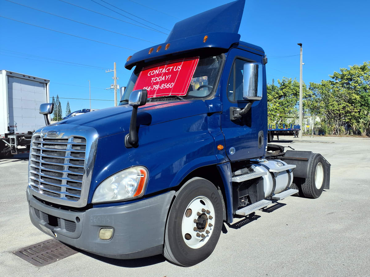 2019 FREIGHTLINER CASCADIA 125 in Fort Lauderdale, FL