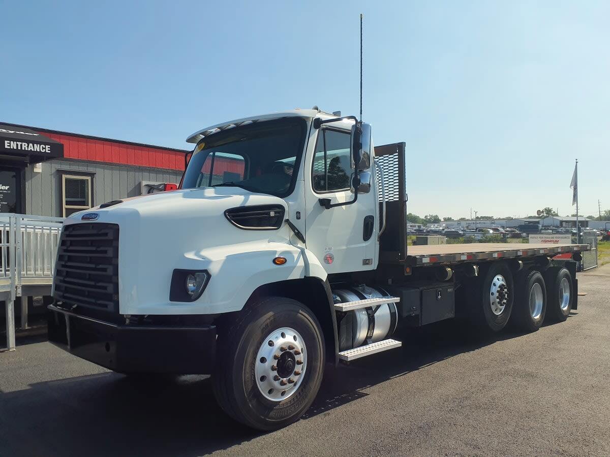2018 FREIGHTLINER 114 SD in Clarksville, IN