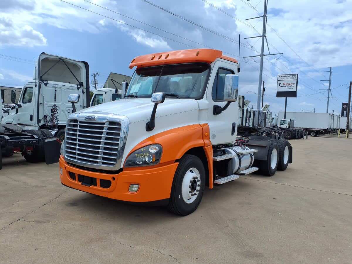 2018 FREIGHTLINER CASCADIA 125 in Dallas, TX