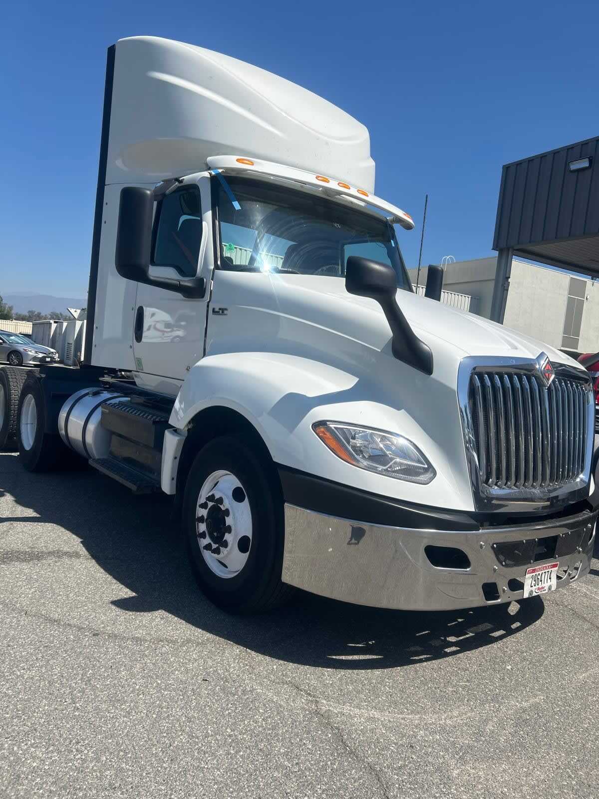 2020 INTERNATIONAL LT625 DAYCAB T/A in Pomona, CA