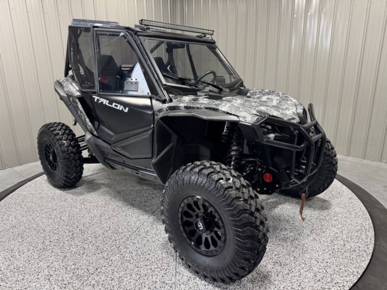 A photo of this 2021 Honda TALON 1000R Fox Live Valve Special Edition
