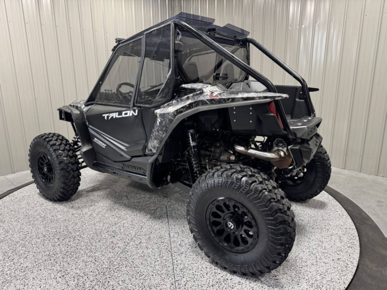 A photo of this 2021 Honda TALON 1000R Fox Live Valve Special Edition
