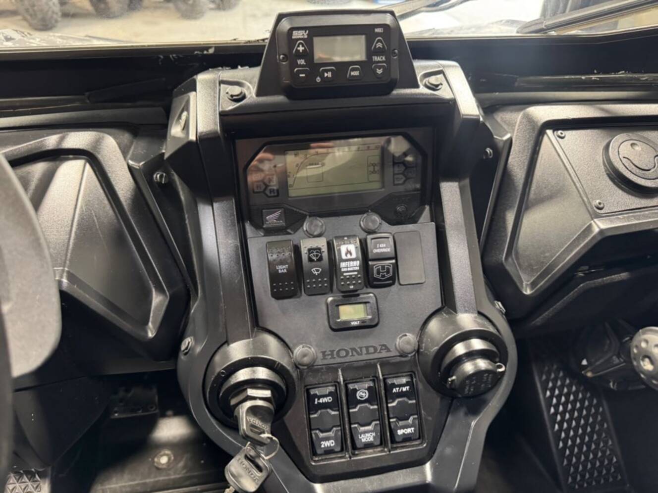A photo of this 2021 Honda TALON 1000R Fox Live Valve Special Edition