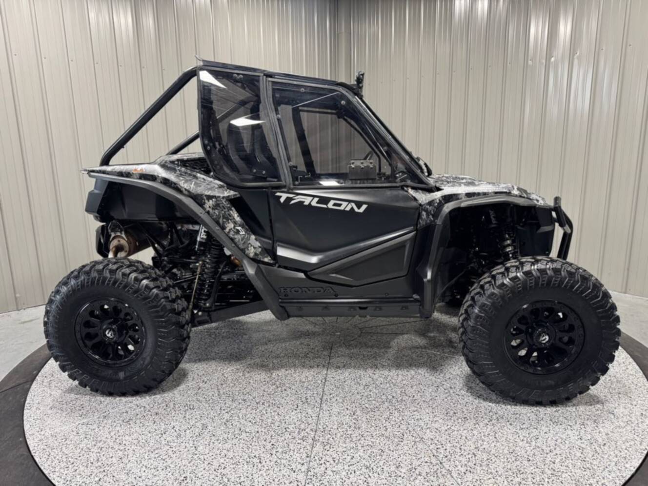 A photo of this 2021 Honda TALON 1000R Fox Live Valve Special Edition